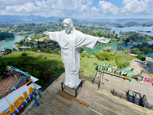 CRISTO DE GUATAPE CRISTO DEL EMBALASE CRISTO DEL PEÑON